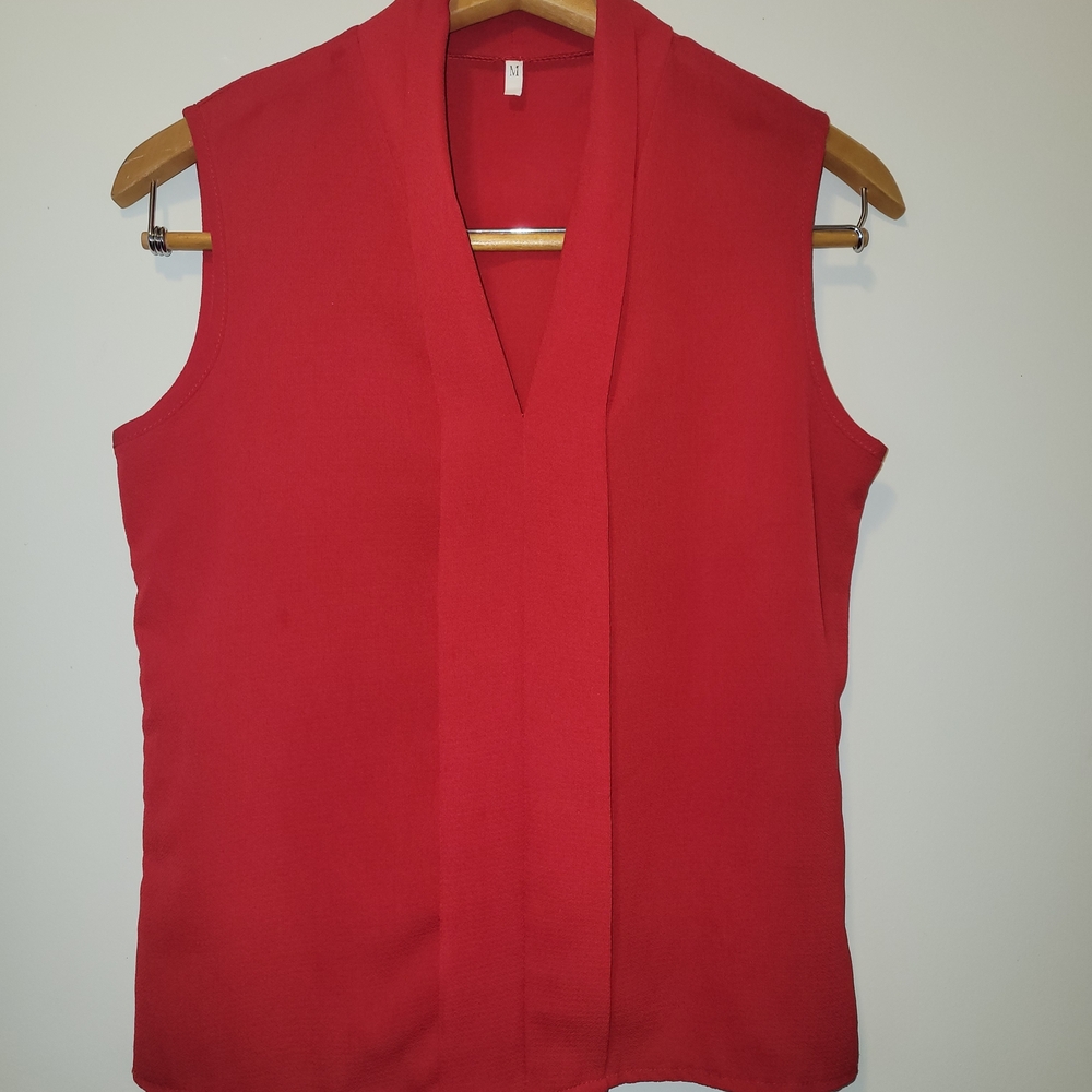 Chic Red V-Neck Sleeveless Blouse
